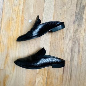 Robert Clergies Embossed Croc Alice K Slides, FR37